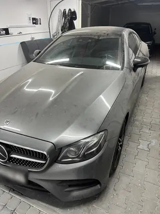 Mercedes E kupé – pred čistením – AKSO Detailing Pezinok