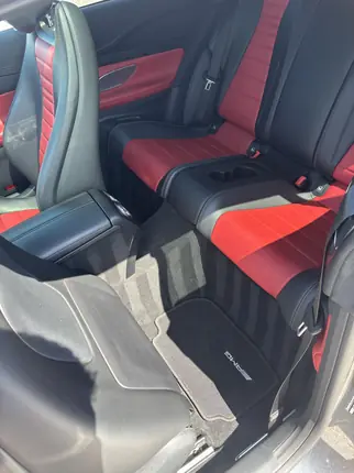Mercedes E kupé – zadné sedadlá po Premium čistení – AKSO Detailing Pezinok